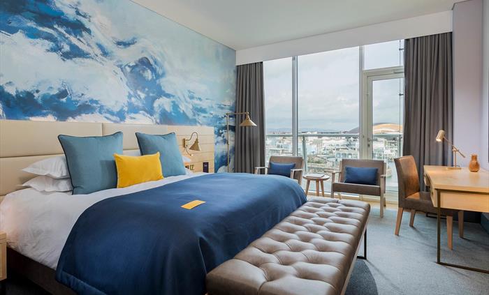 Premier Room Voco St David's Hotel